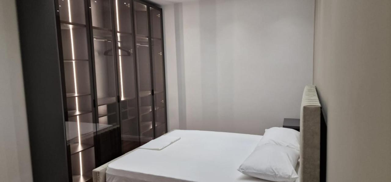 Heart Of Tirana Apartment Bagian luar foto