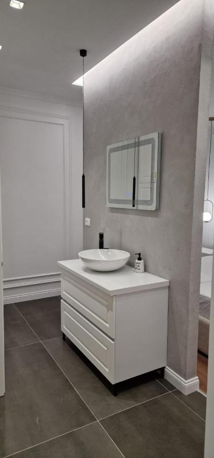 Heart Of Tirana Apartment Bagian luar foto