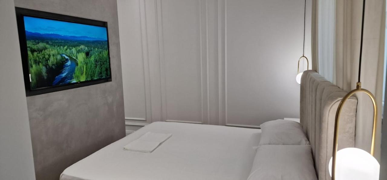 Heart Of Tirana Apartment Bagian luar foto