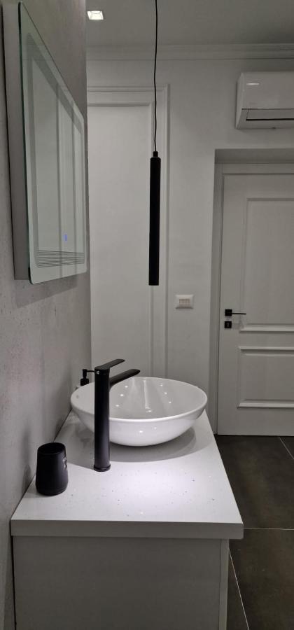 Heart Of Tirana Apartment Bagian luar foto