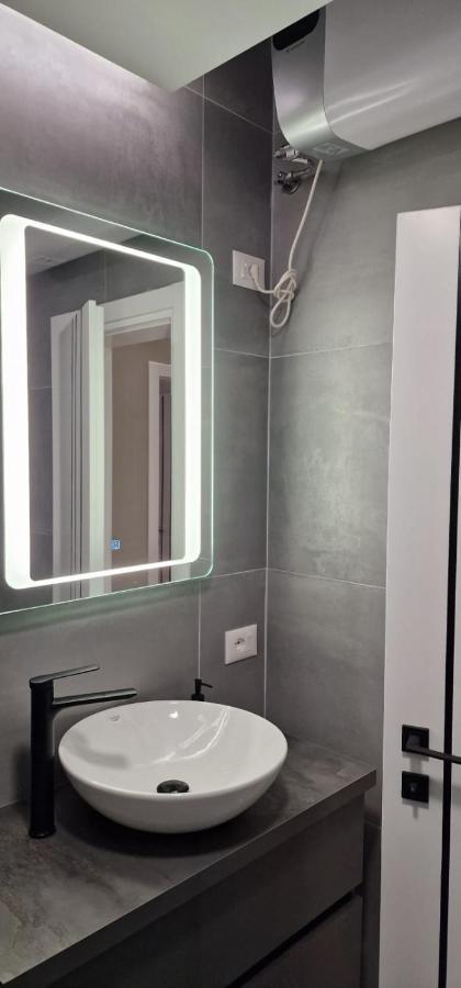 Heart Of Tirana Apartment Bagian luar foto